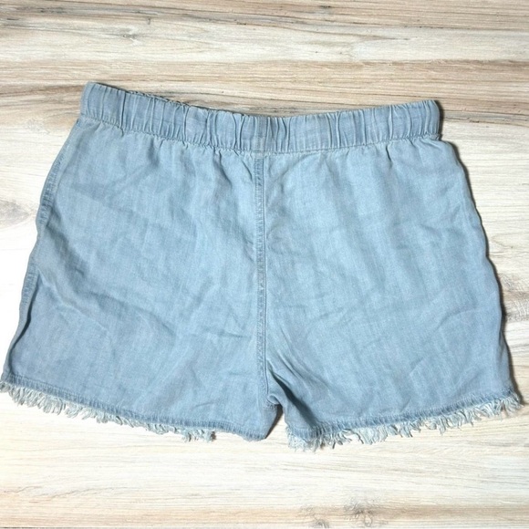 NWT: Tahari Tencel Shorts with Frayed Hem Medium in Light Blue - Picture 2 of 3